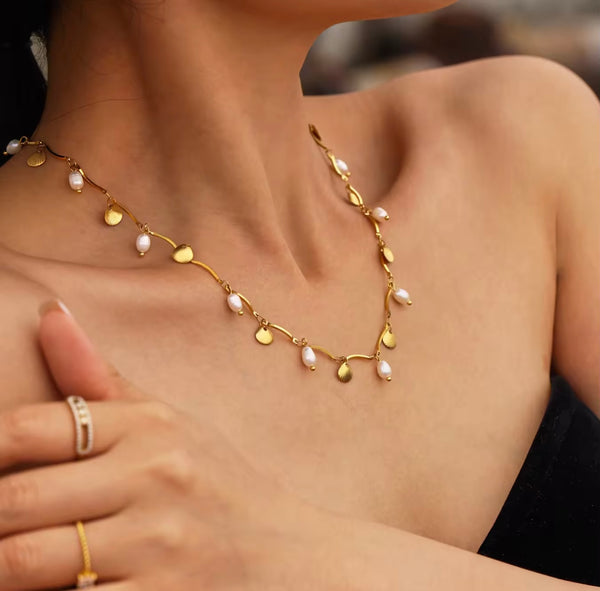 Shell pearl charm Necklace