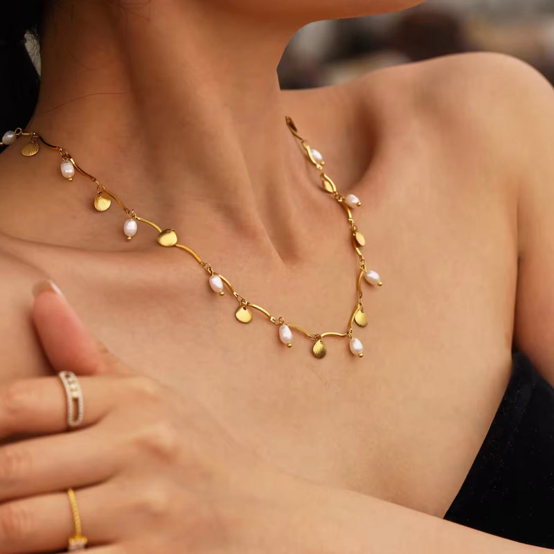 Shell pearl charm Necklace