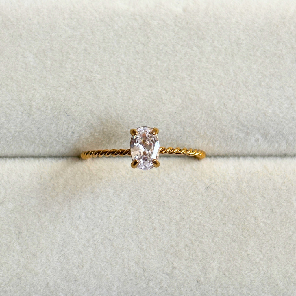 Oval stone Ring