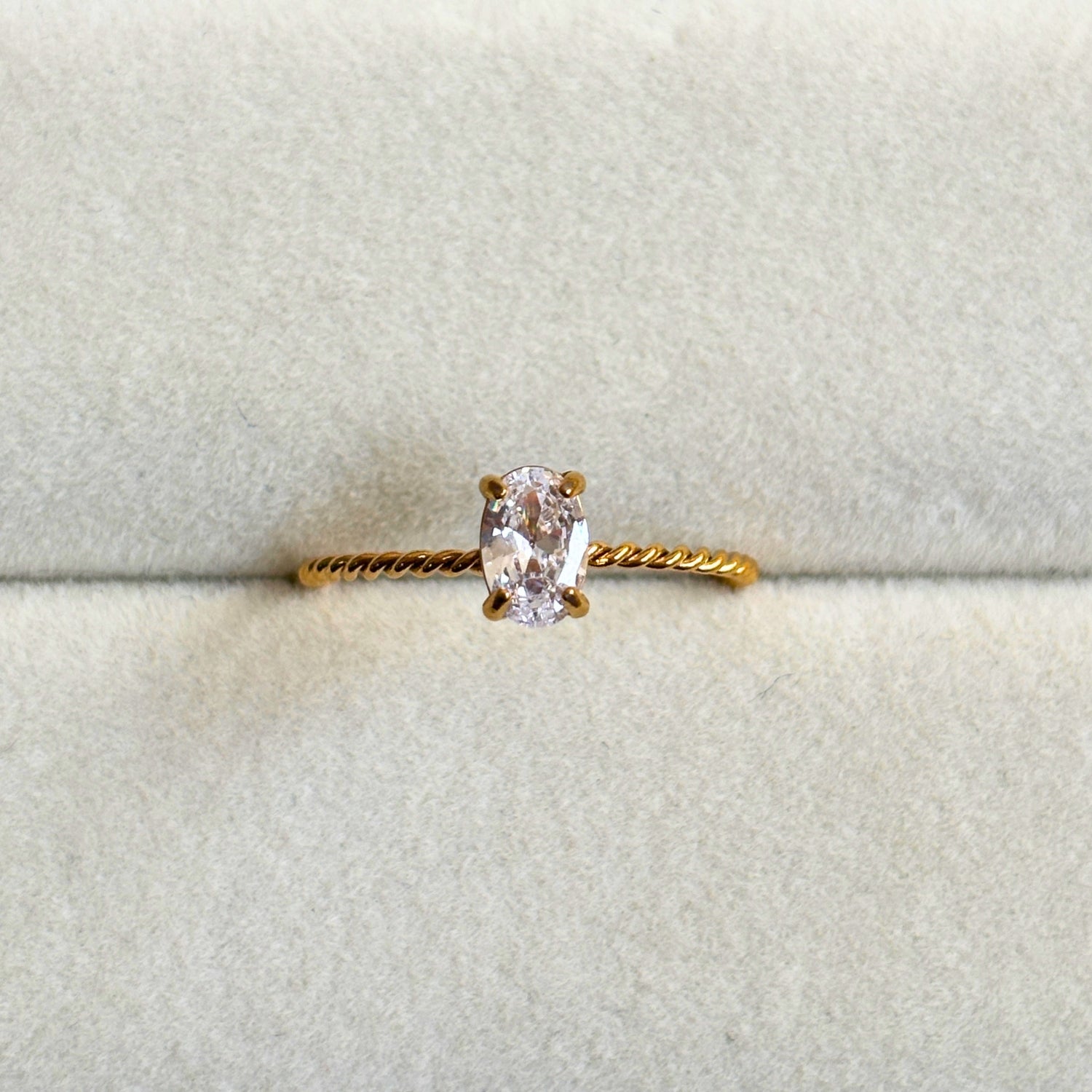 Oval stone Ring