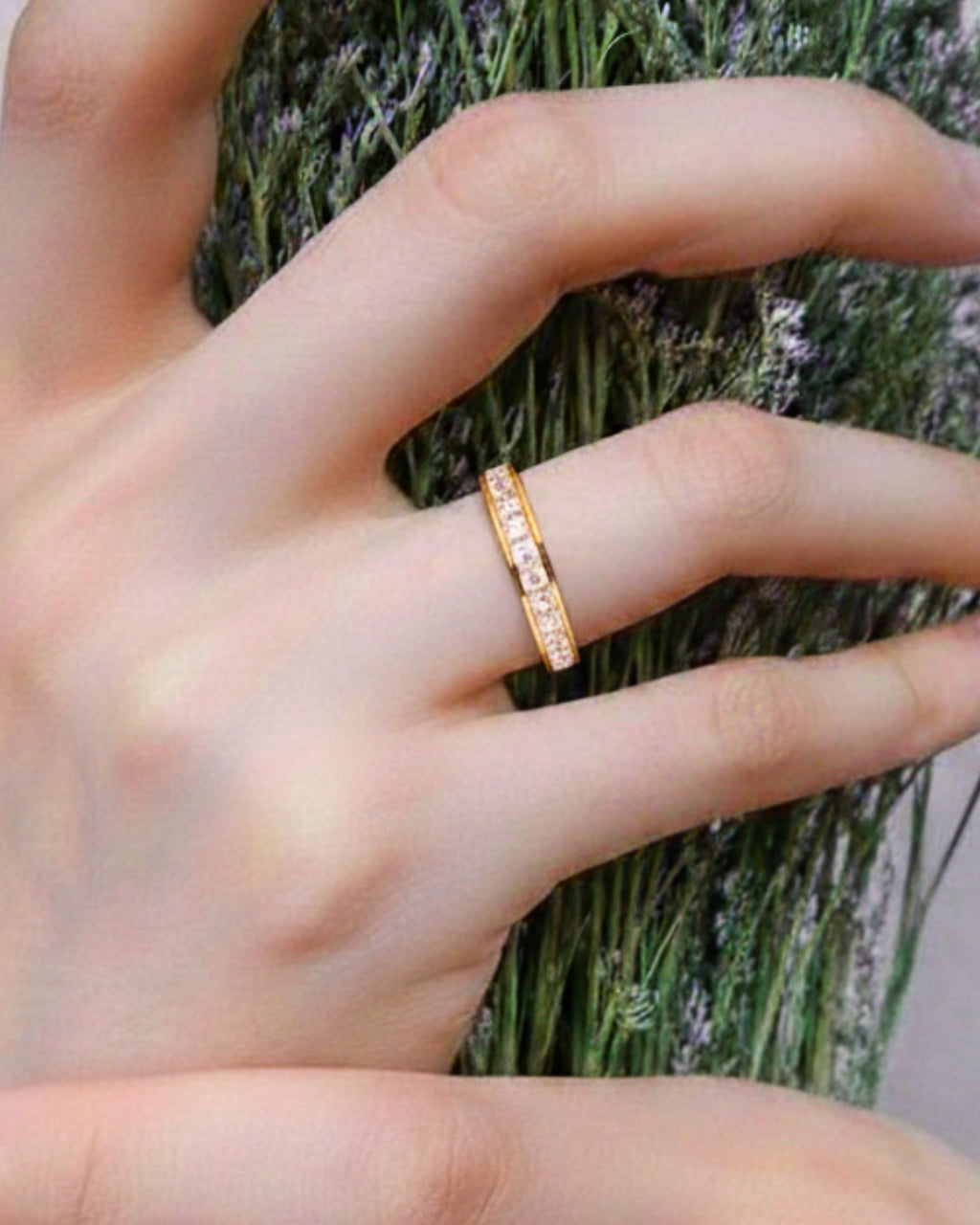 Sparkle band ring