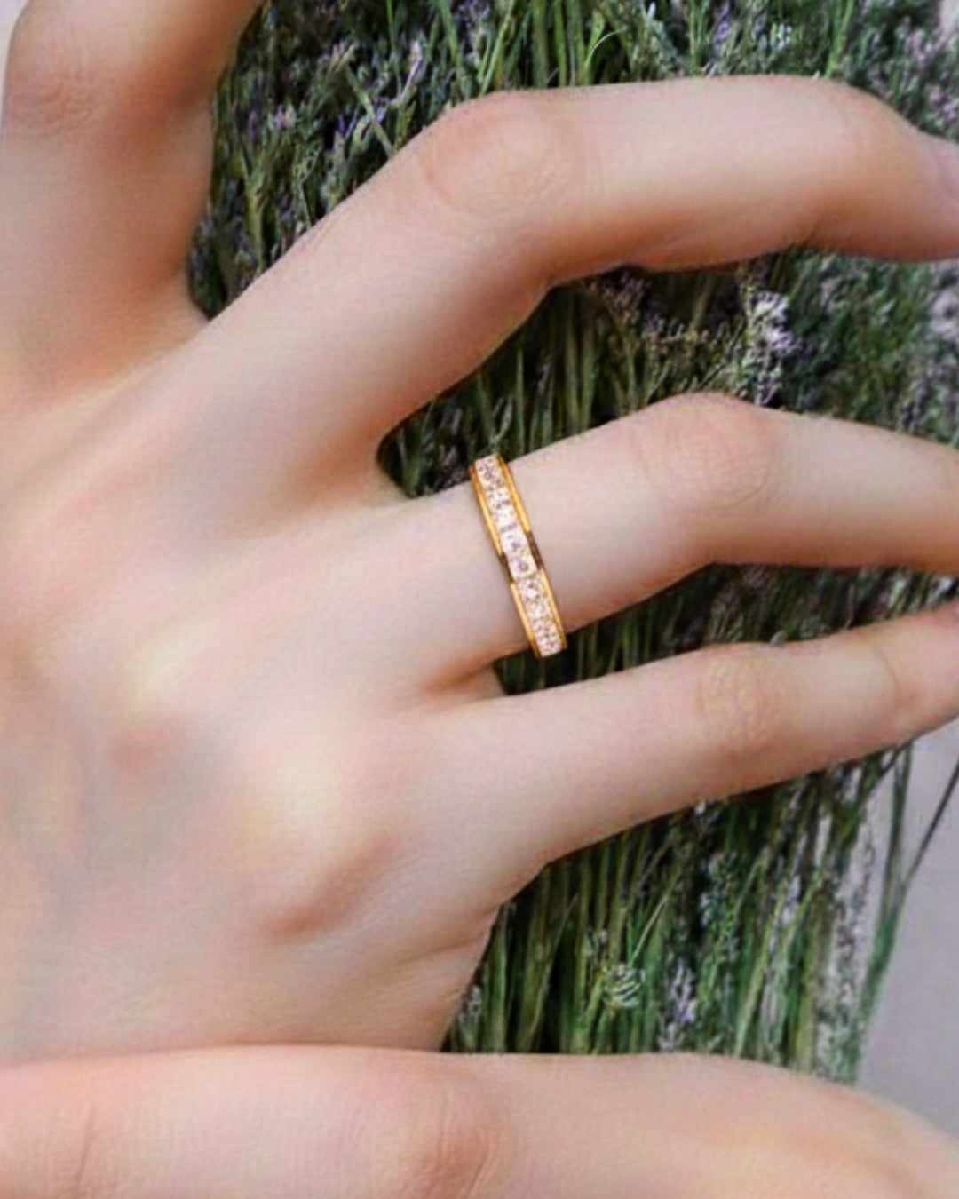 Sparkle band ring