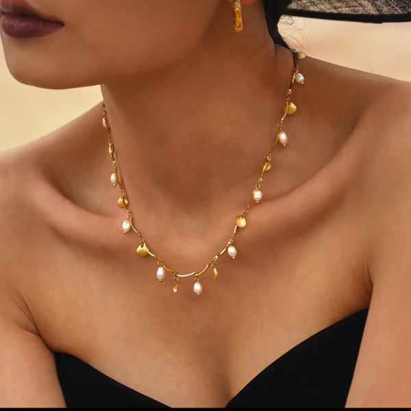 Shell pearl charm Necklace