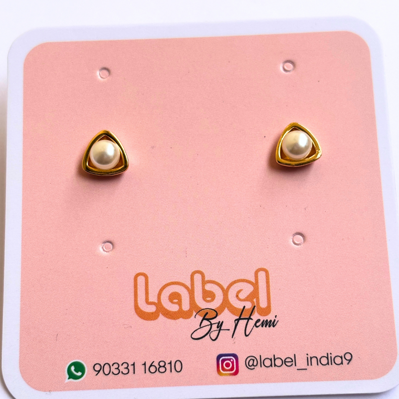 Pearl studs
