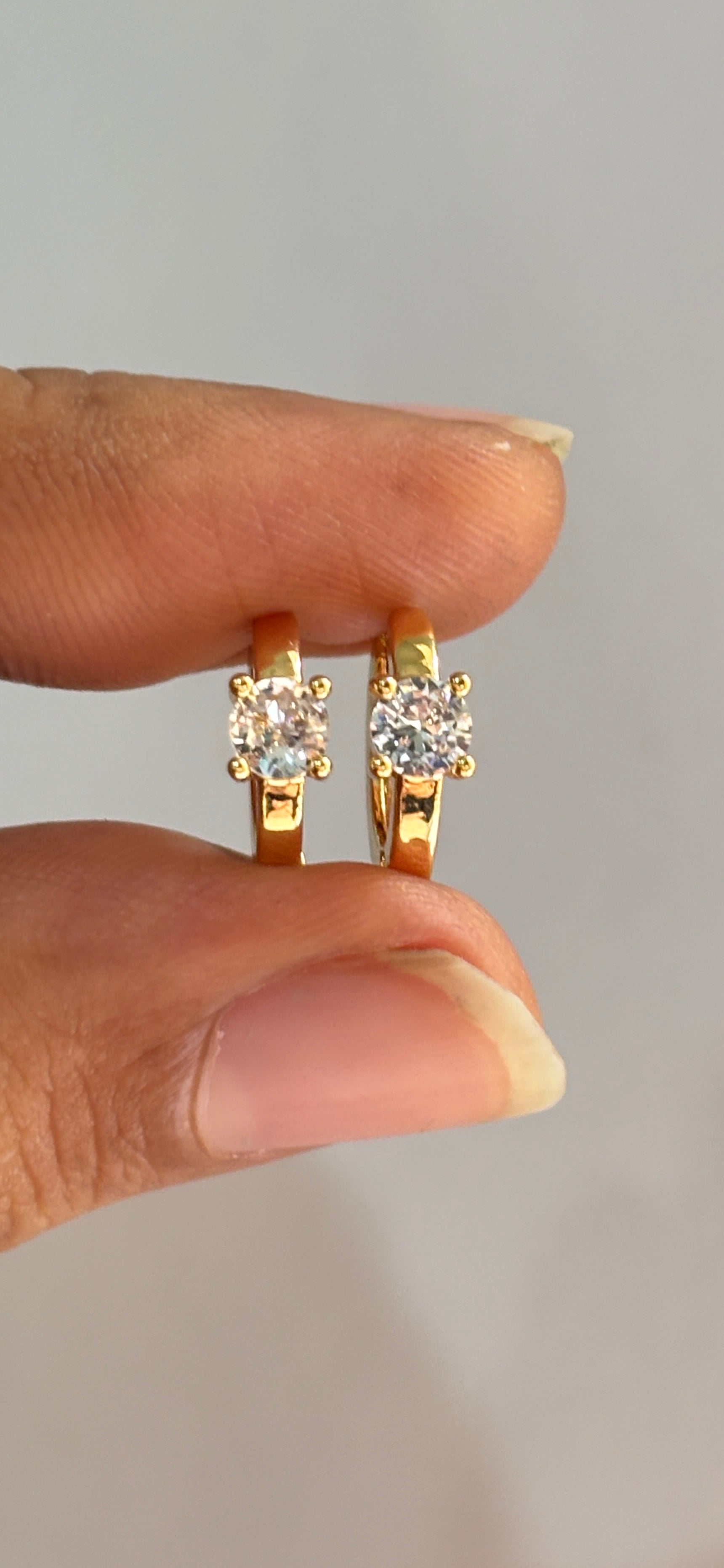 Solitaire Gold Huggie Hoops