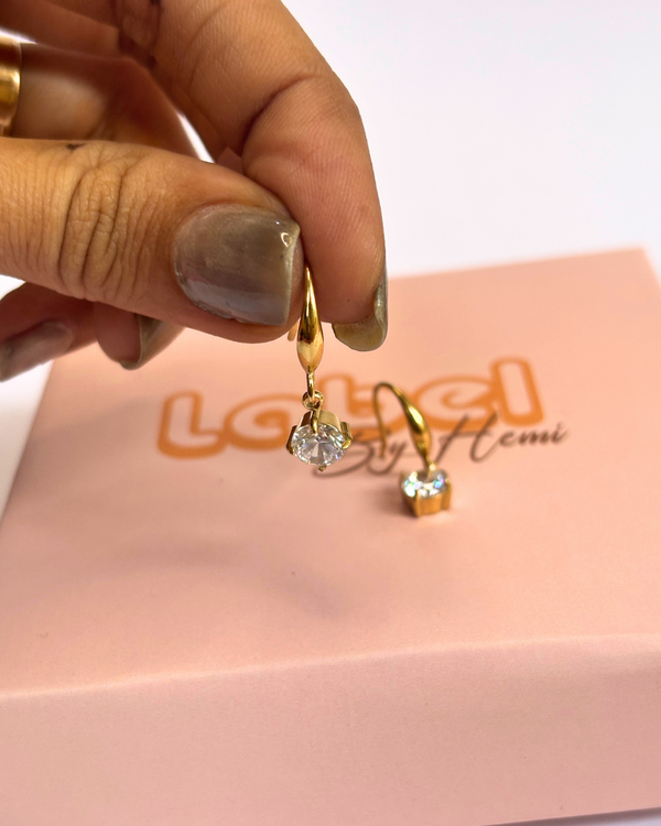 Soliatire hanging earrings