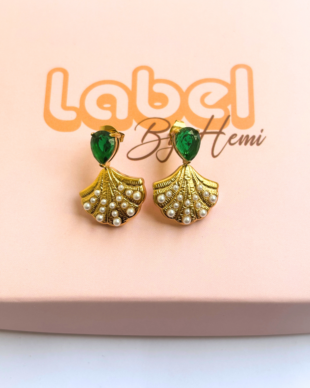 Shell pearls earrings