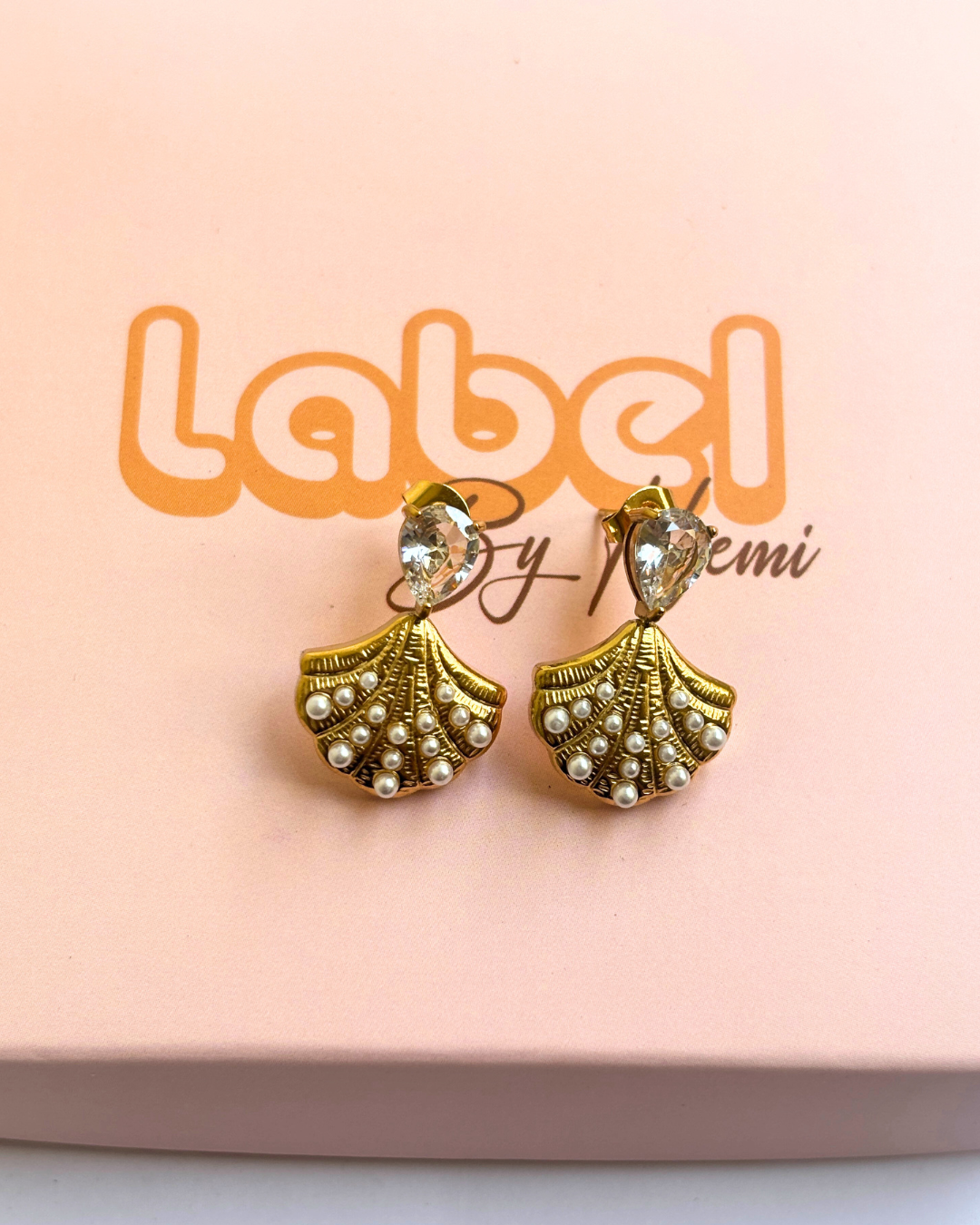 Shell pearls earrings