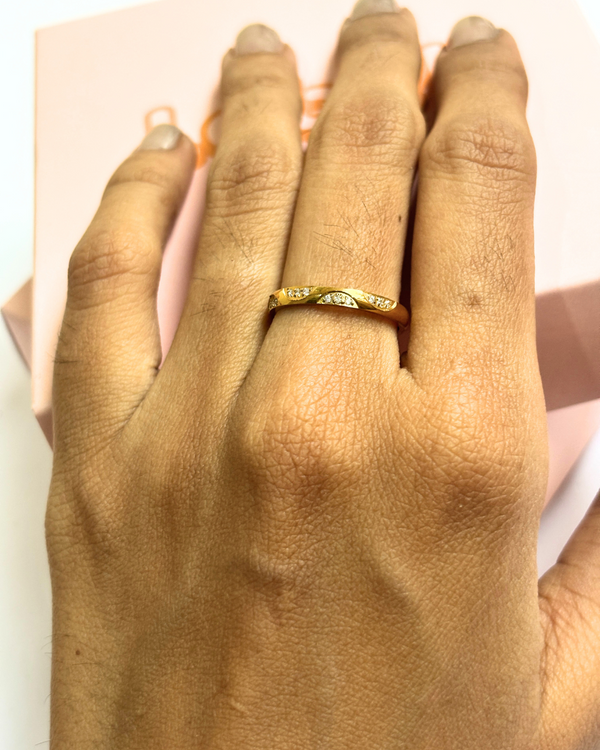 Curve stone ring