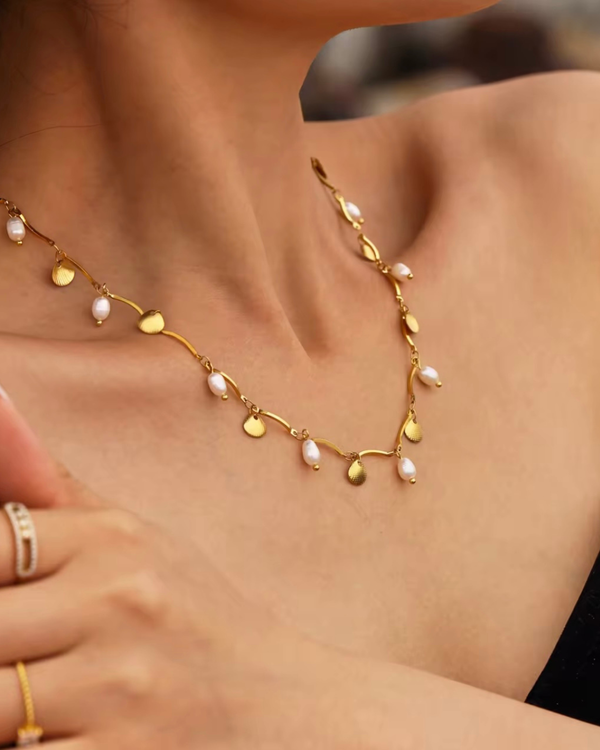 Shell pearl charm Necklace