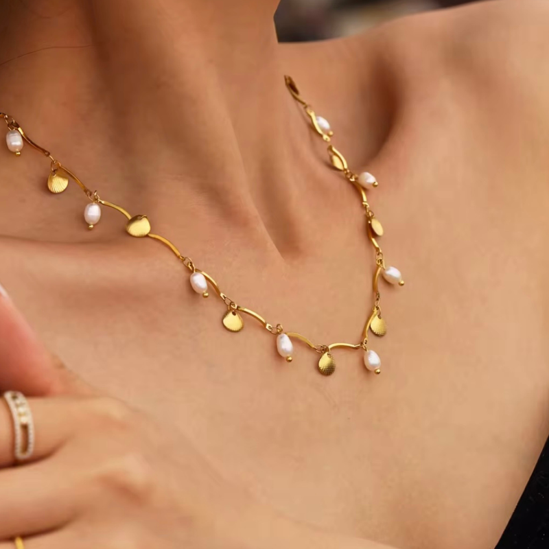 Shell pearl charm Necklace