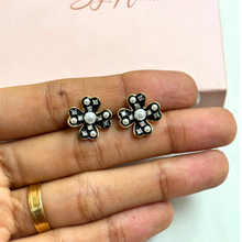 Dottie studs