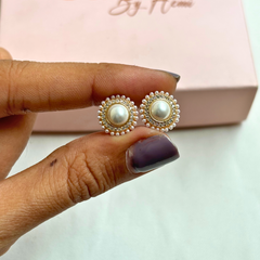 Round pearl pressing studs