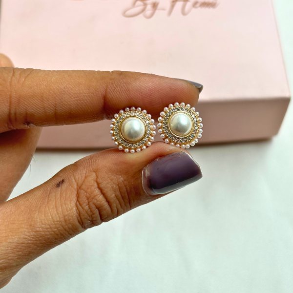 Round pearl pressing studs