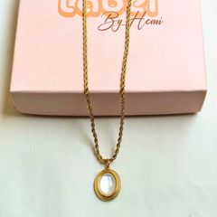 Oval Mop Necklace