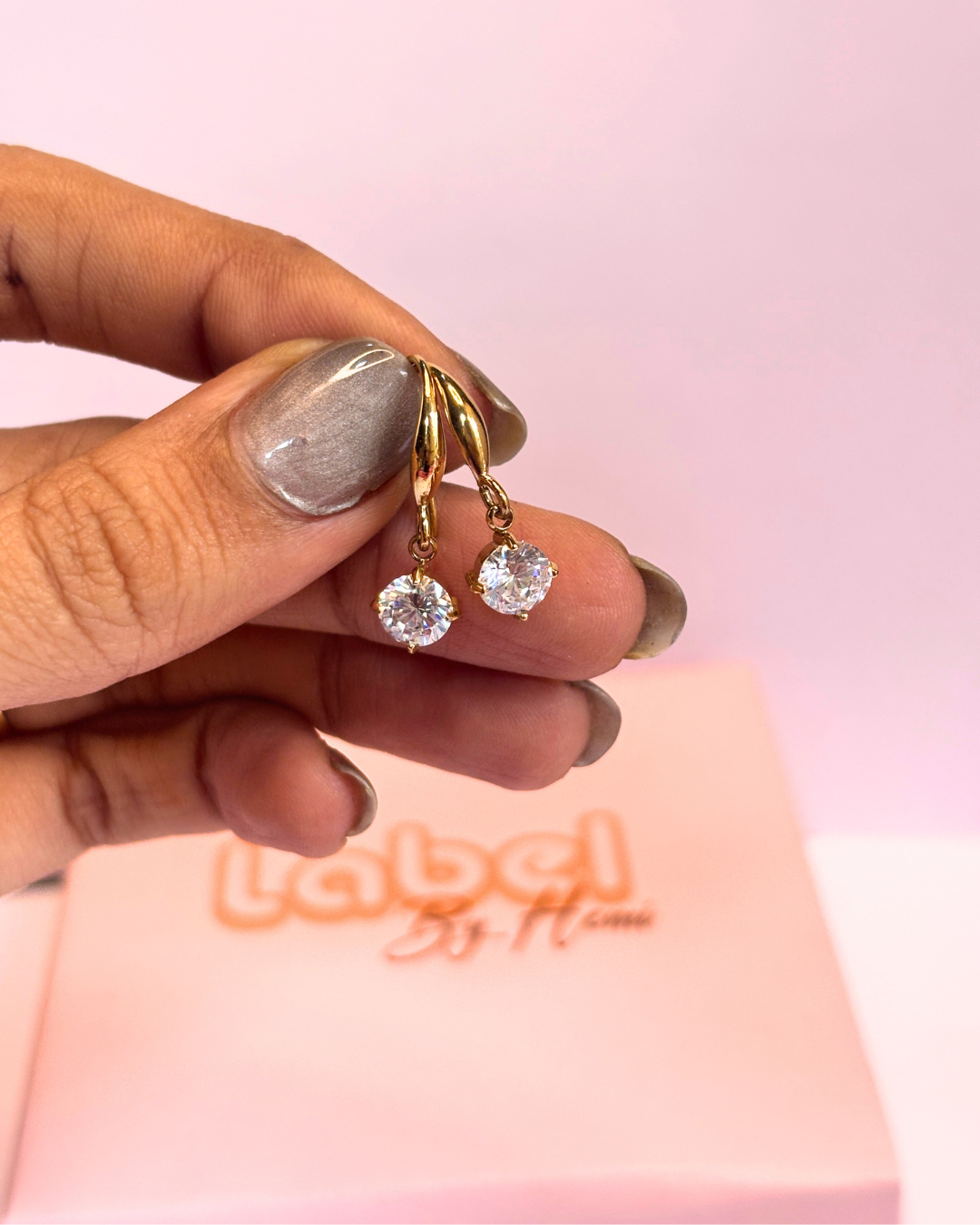 Soliatire hanging earrings