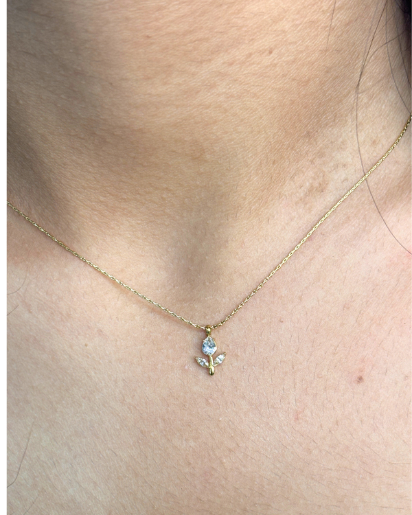 rose petal  Necklace ( white )