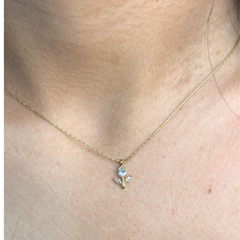 rose petal  Necklace ( white )