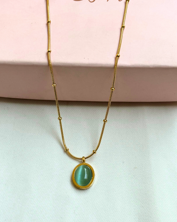Green oval Necklace