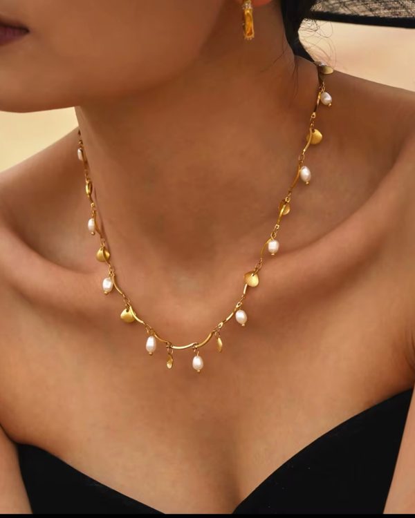 Shell pearl charm Necklace